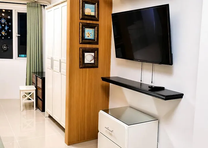 Luxe 1-bedroom Front Of Mall Of With View In Pasay *