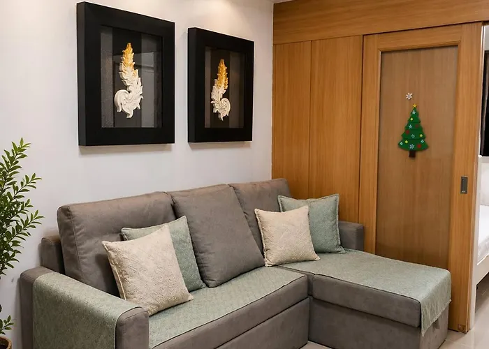 Luxe 1-bedroom Front Of Mall Of With View In Pasay *